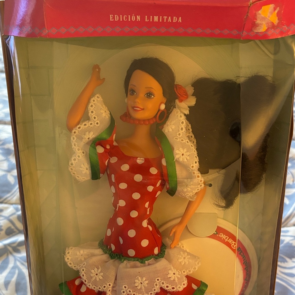 Vintage 1996 Barbie Andalucia Doll designed by Pepe Jimenez— - Picture 2 of 9